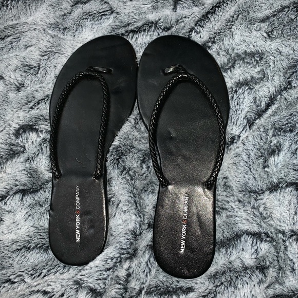 new york and company flip flops